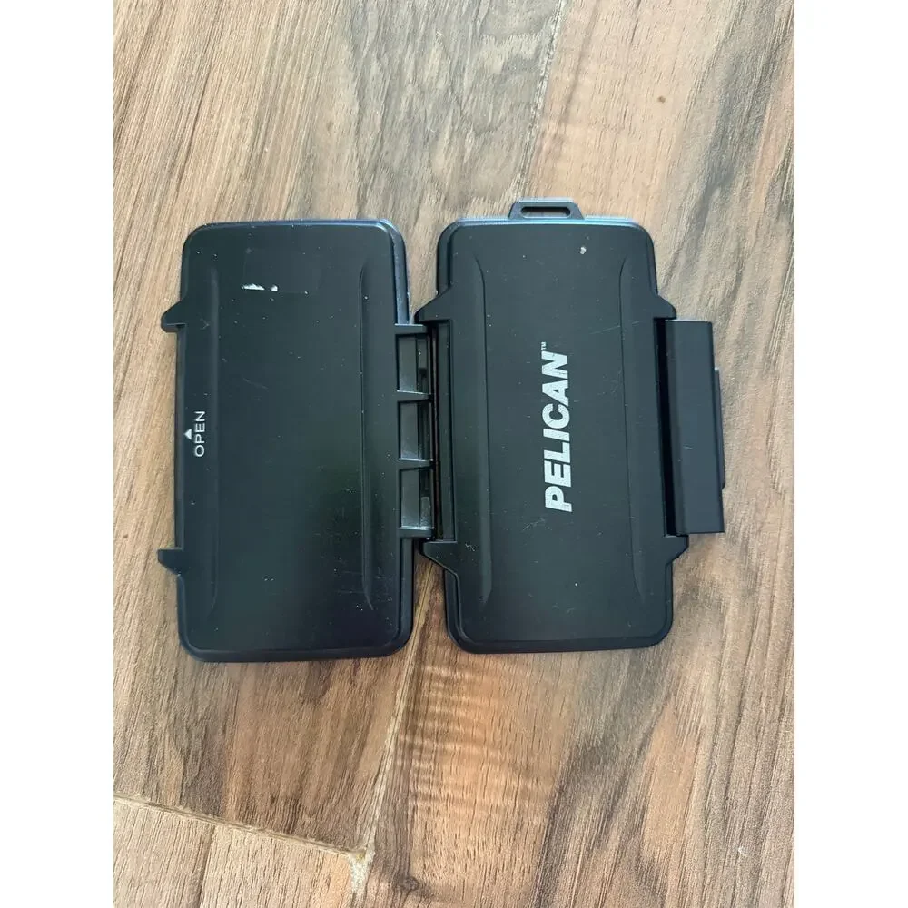 Pelican case with six 32 CF cards